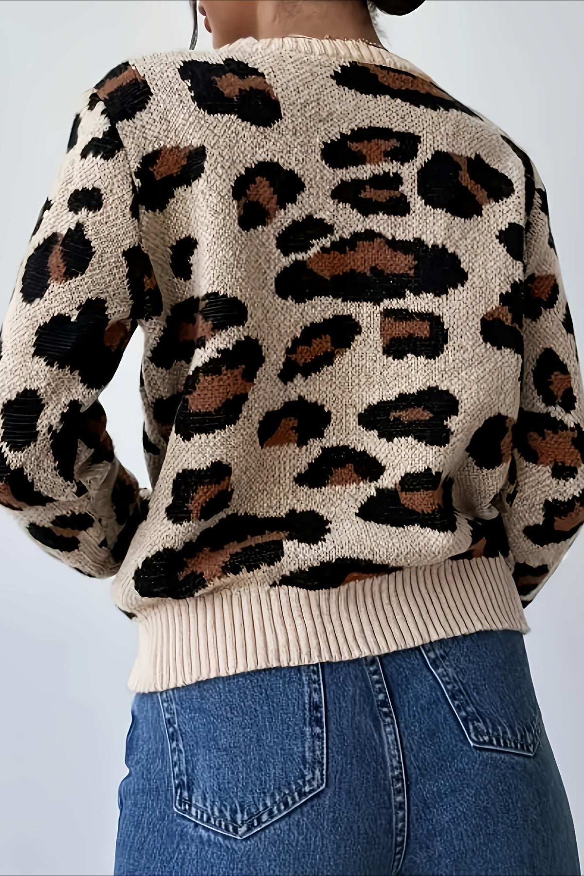Crew Neck Leopard Pattern Knit Sweater