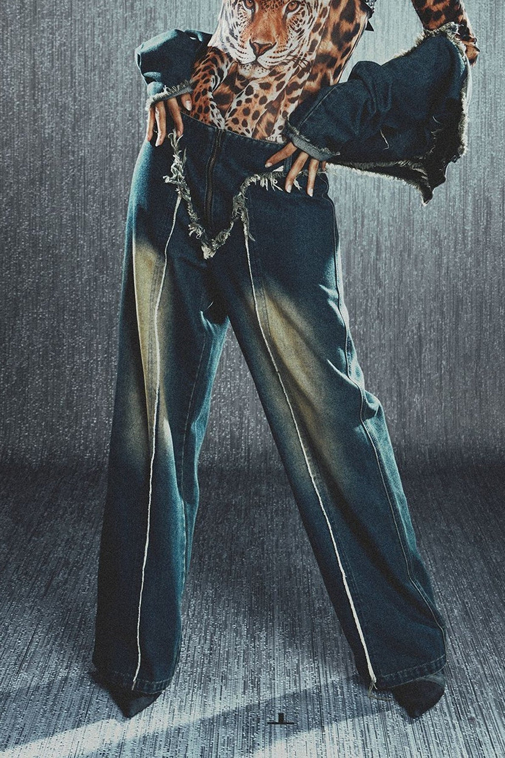 Low Rise Frayed Hem Straight Leg Jeans