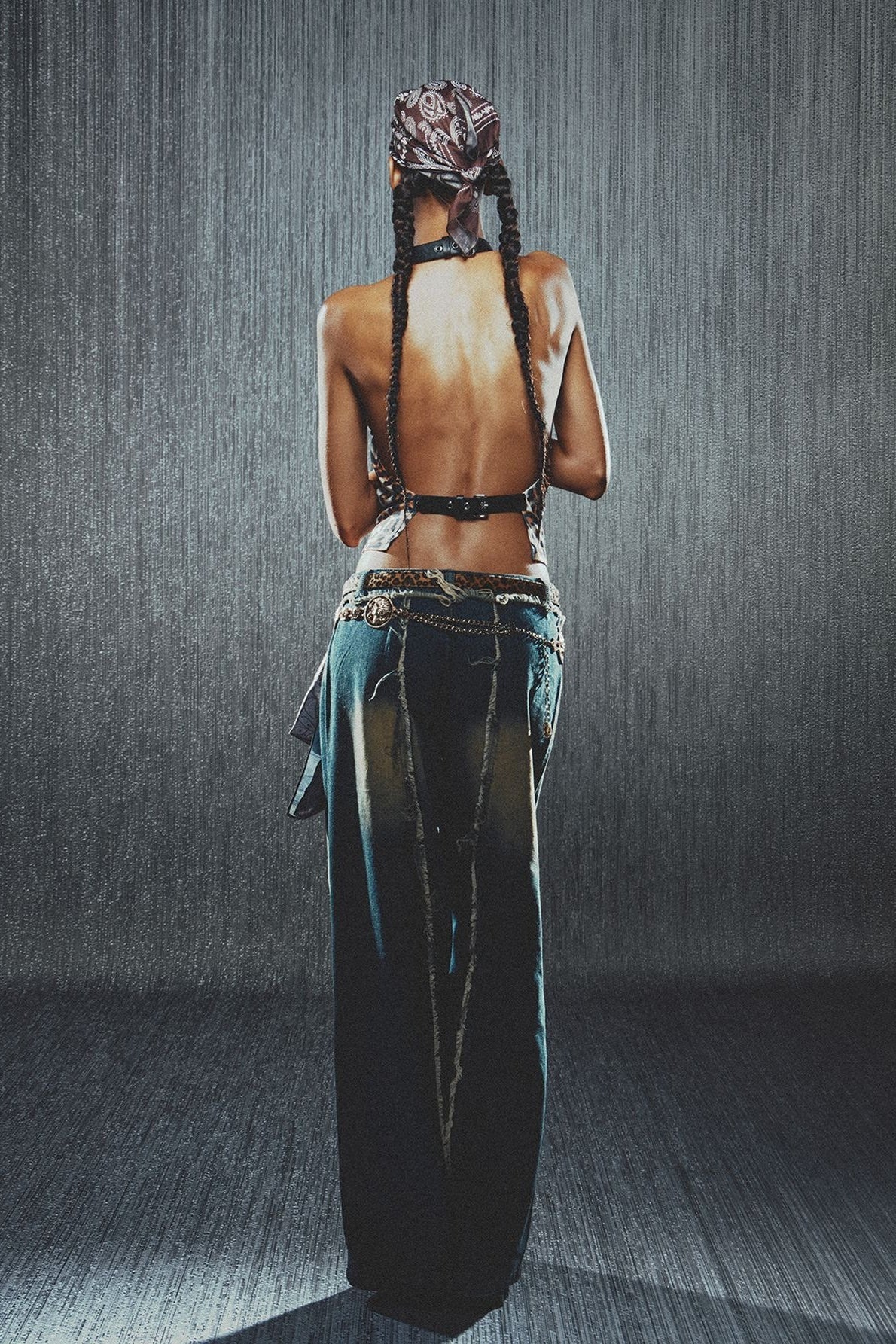 Low Rise Frayed Hem Straight Leg Jeans