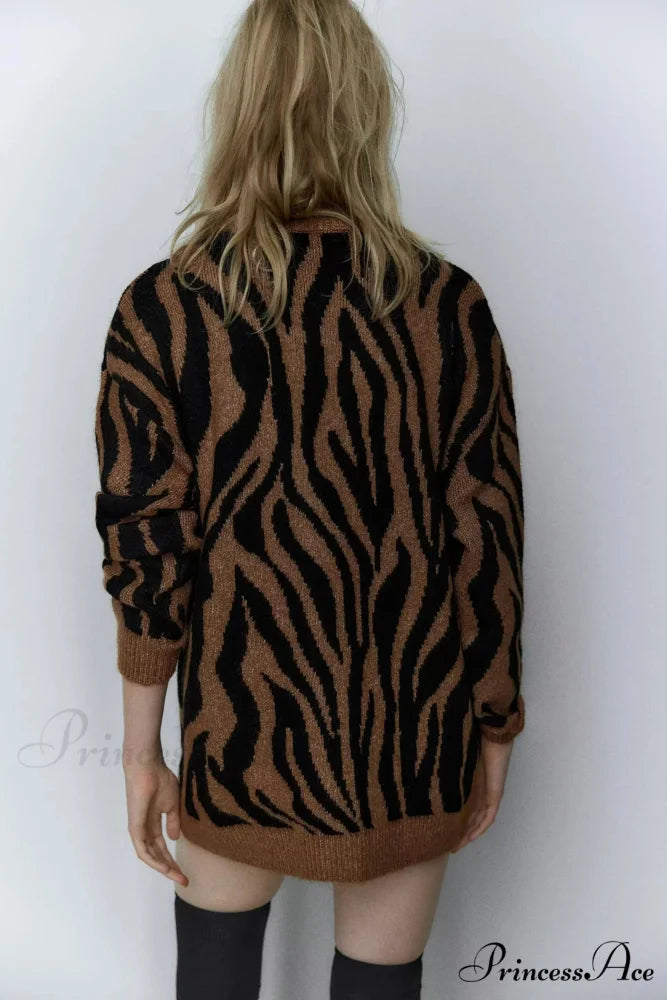 Animal Jacquard V-neck Extended Sleeve Cardigan