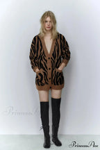 Animal Jacquard V-neck Extended Sleeve Cardigan