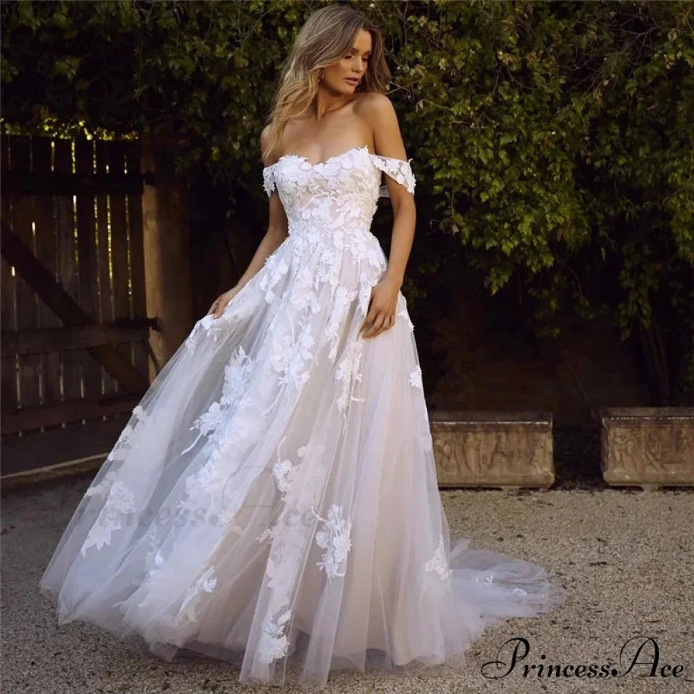 Brief Retro Sleeveless Bridal Gown