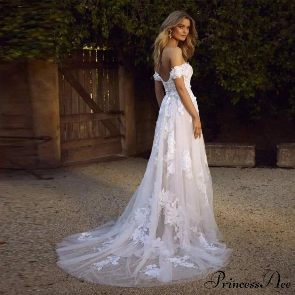 Brief Retro Sleeveless Bridal Gown