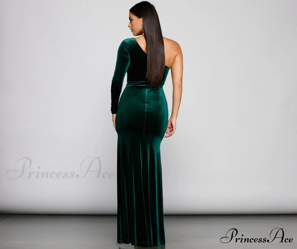 Cheyenne Formal One Charming Shoulder Velvet Dress