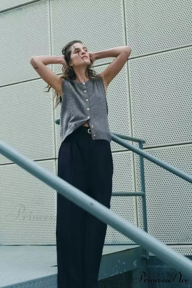 Circular Neck Gilded Button Sleeveless Cardigan