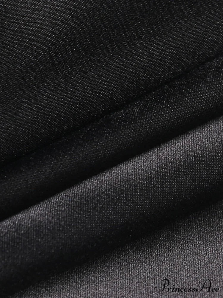 Contrasting Zip-Up Graceful Crop Top