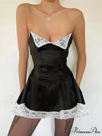 Contrasting Zip-Up Graceful Crop Top