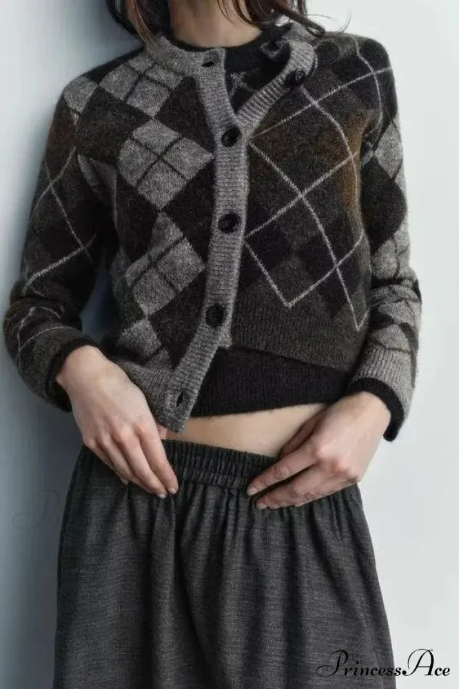 Cozy Diamond Design Circular Neck Cardigan