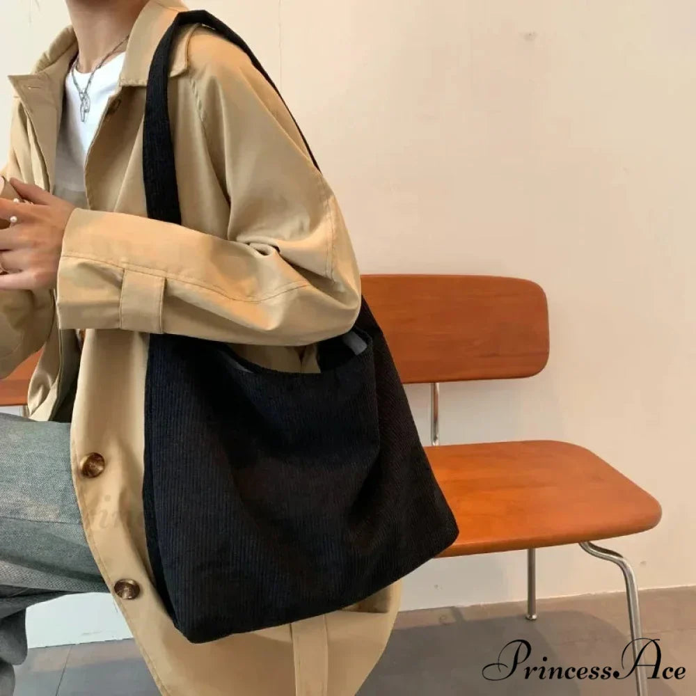 Crimson Vintage Pattern Shoulder Bag