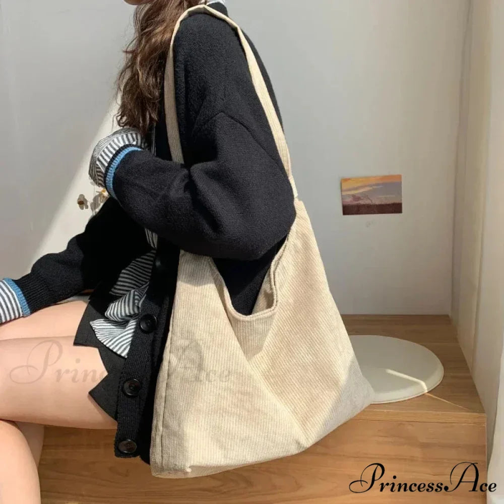 Crimson Vintage Pattern Shoulder Bag