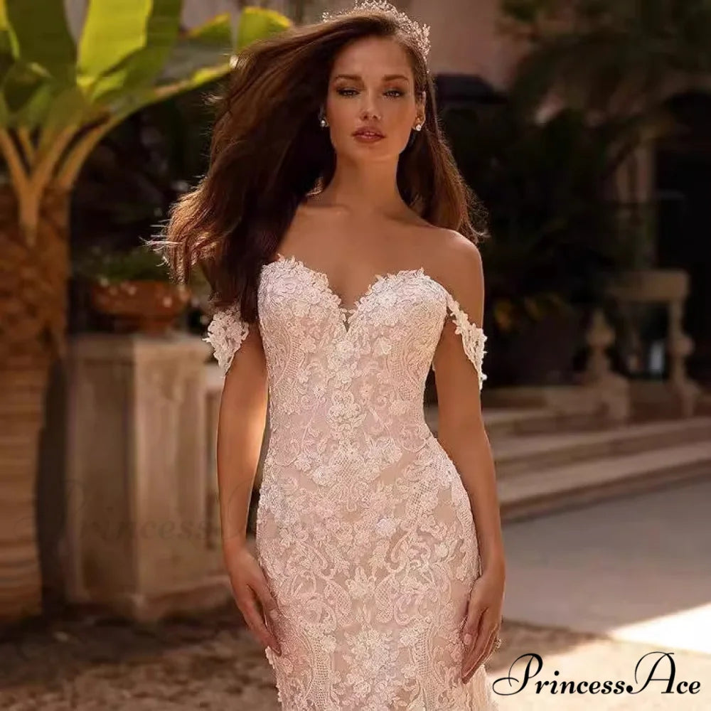 Delicate Mermaid Outdoor Wedding Gown