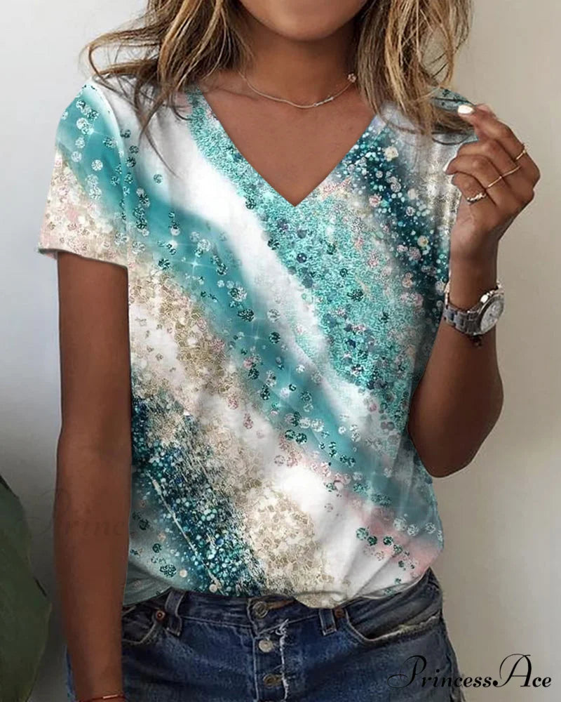 Design Gradient Neck V T-shirt