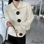Durable Extended Sleeve Solo-Buttoned Cardigan