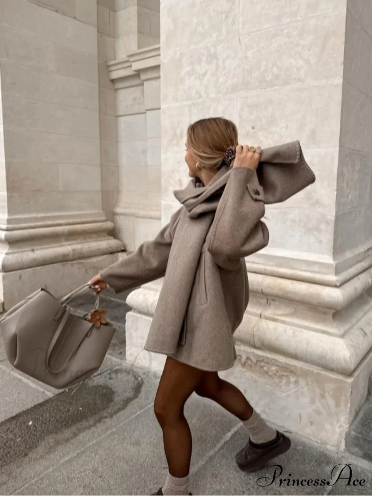 Durable Solo Buttoned Woolen Overcoat