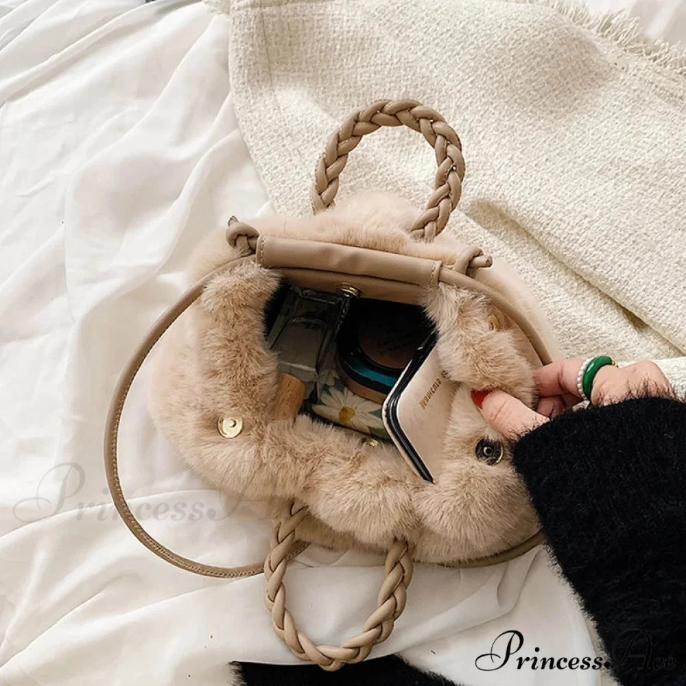 Fall Winter Artificial Fur Folded Stylish Crossbody Shoulder PurseModified Title: Fall Winter Artificial Fur Folded Stylish Crossbody Shoulder Purse