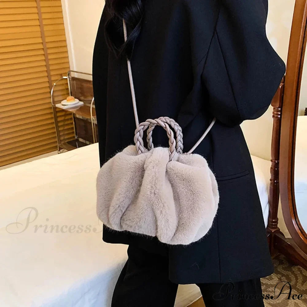 Fall Winter Artificial Fur Folded Stylish Crossbody Shoulder PurseModified Title: Fall Winter Artificial Fur Folded Stylish Crossbody Shoulder Purse