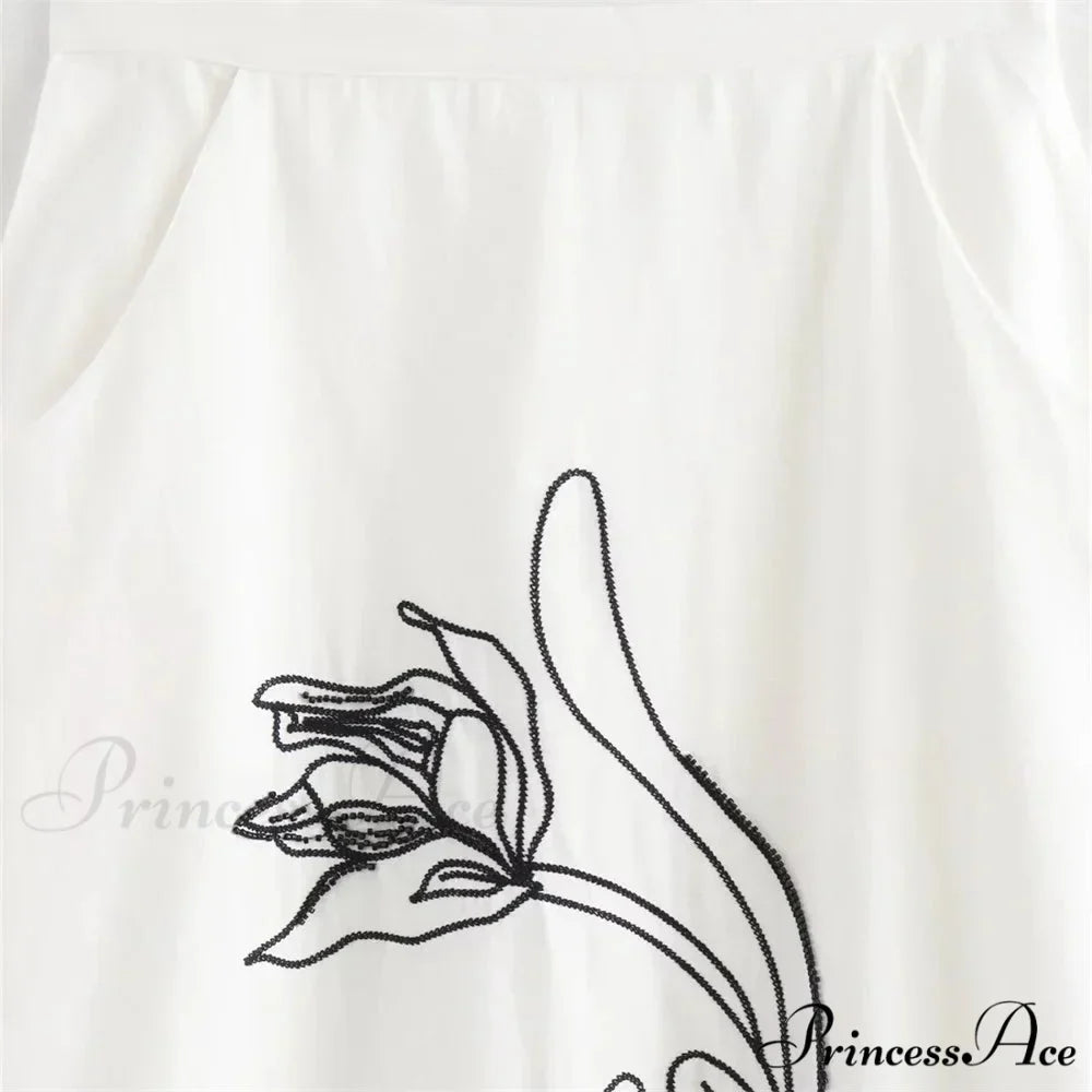 Flexible Different Colored Flower Embroidery High Waist Skirt