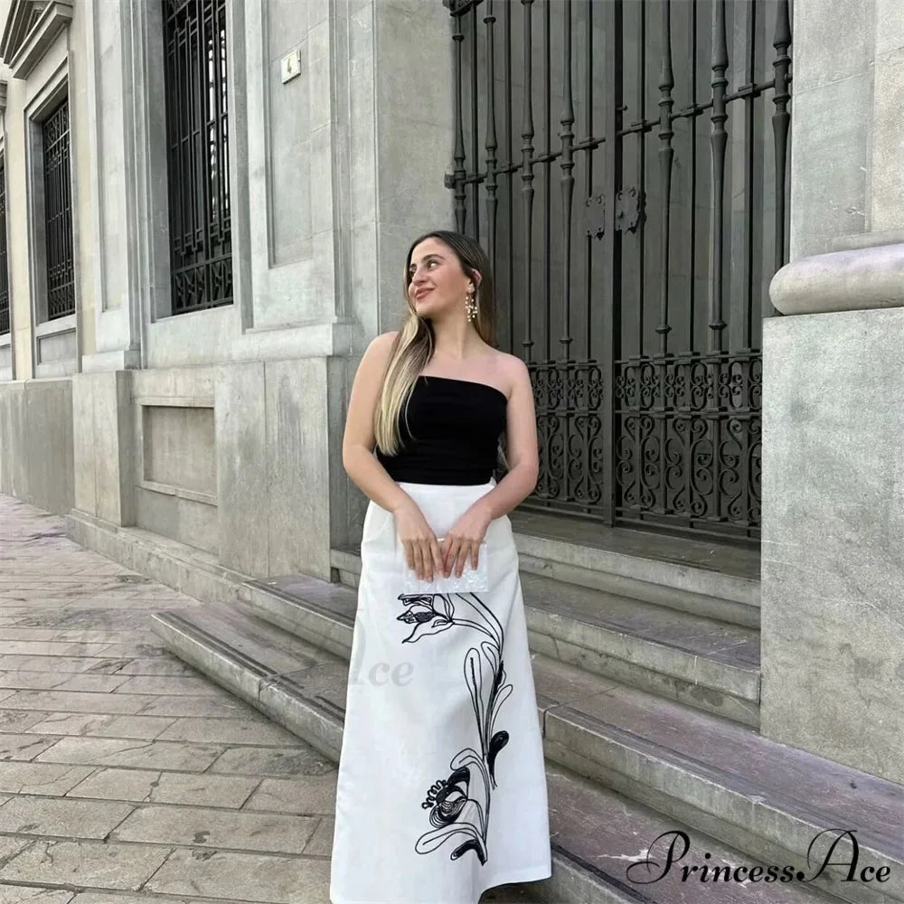 Flexible Different Colored Flower Embroidery High Waist Skirt