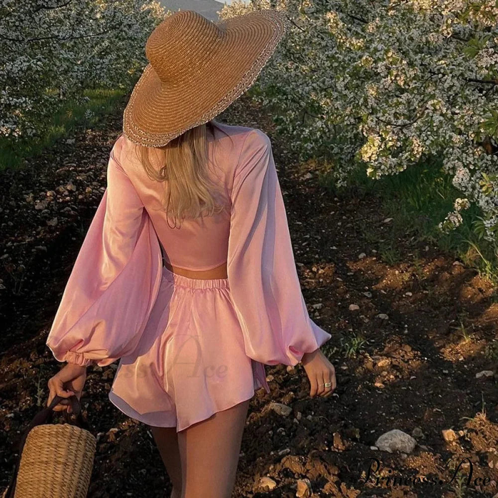 Front Fasten Low Neck Full Sleeve Crop Top Flow Shorts Two Pieces Set