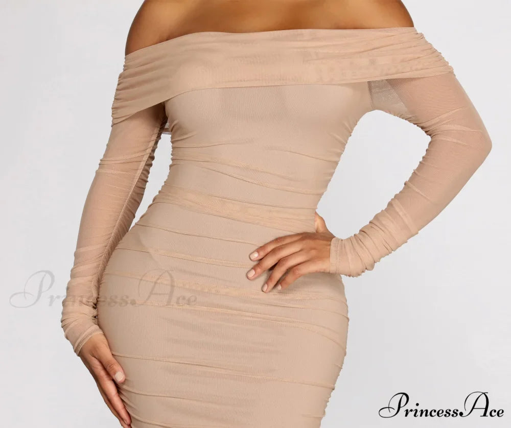 Hourglass Off Shoulder Charming Ruched Midi Dress