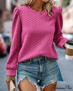 Long-sleeved sweatshirt with round neck