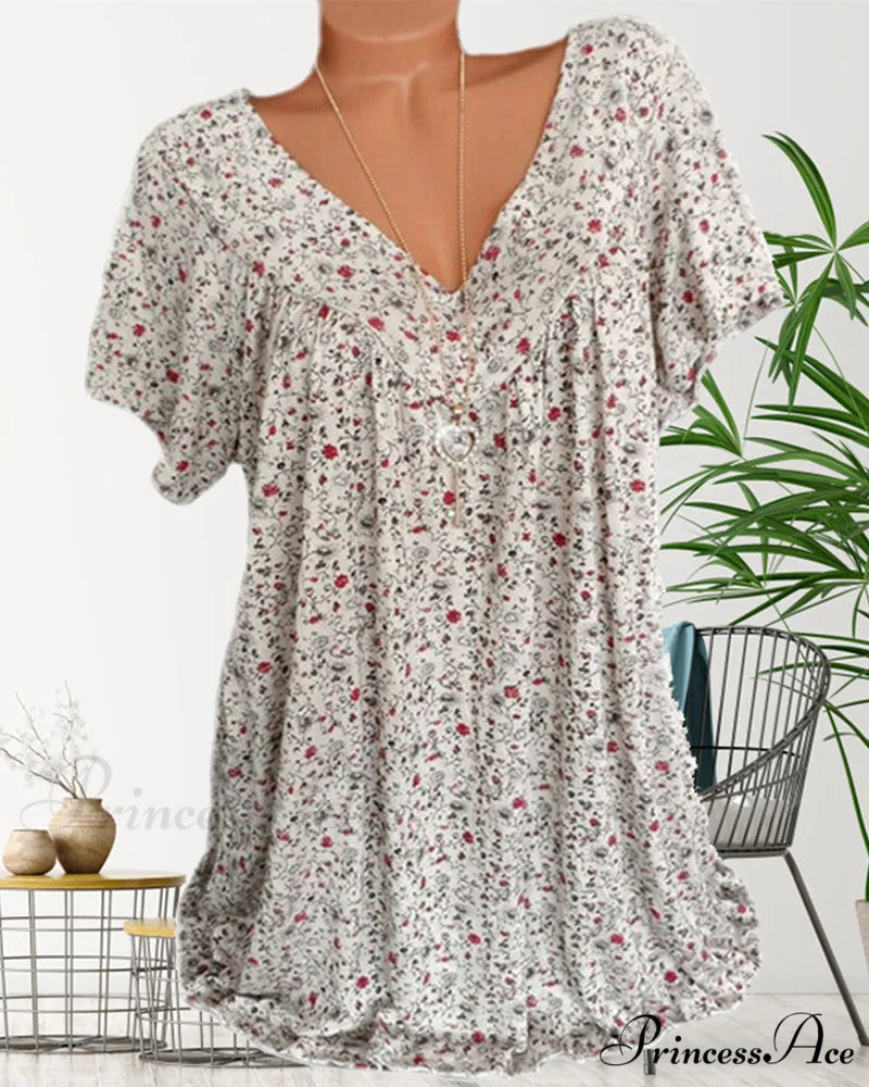 loose short-sleeved V-neck tee