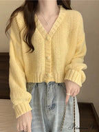 Low-cut Buttoned Knitted Cardigan