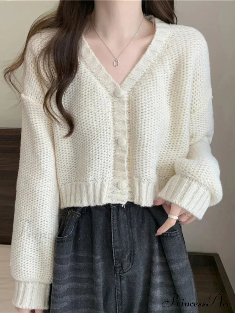 Low-cut Buttoned Knitted Cardigan