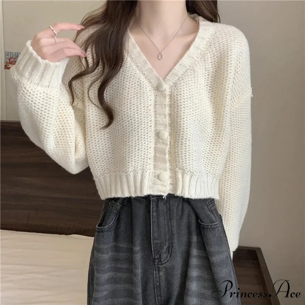 Low-cut Buttoned Knitted Cardigan