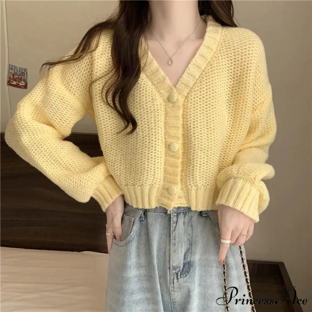 Low-cut Buttoned Knitted Cardigan