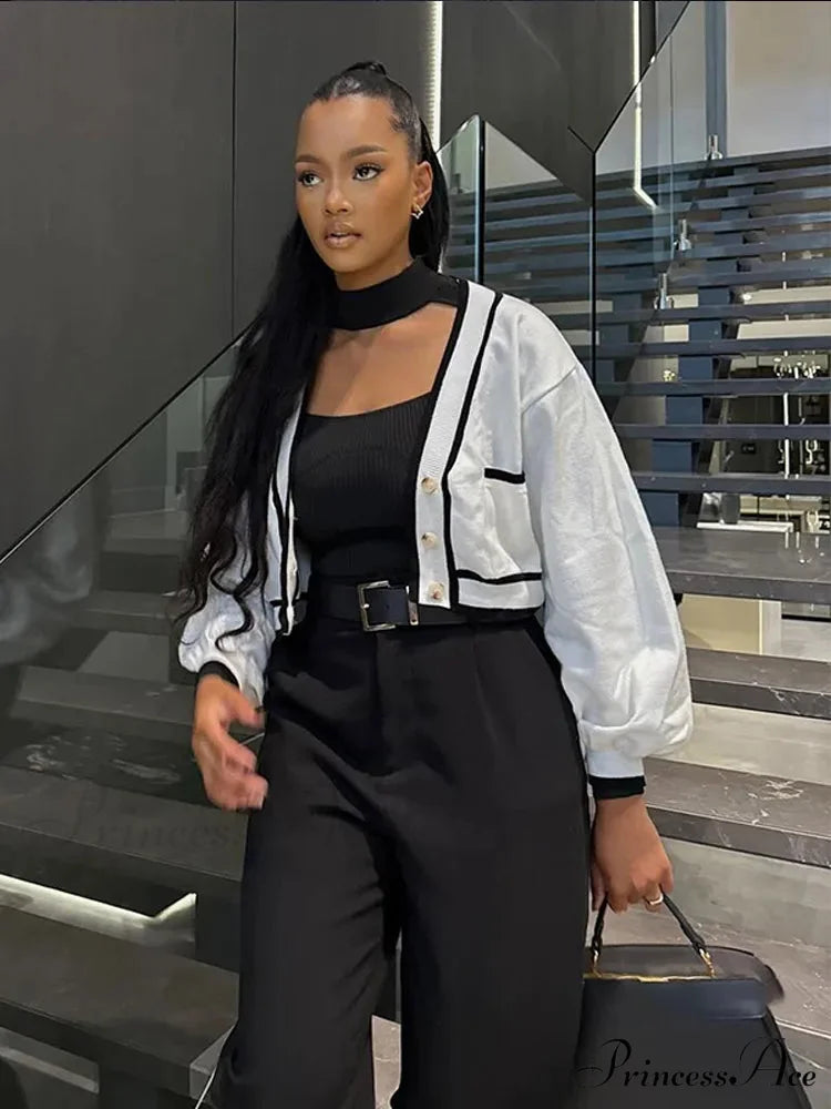 Low-cut Cropped Differentiating Cardigan