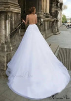 Low-cut Sleeveless Lace Bridal Gown