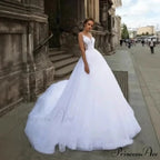 Low-cut Sleeveless Lace Bridal Gown