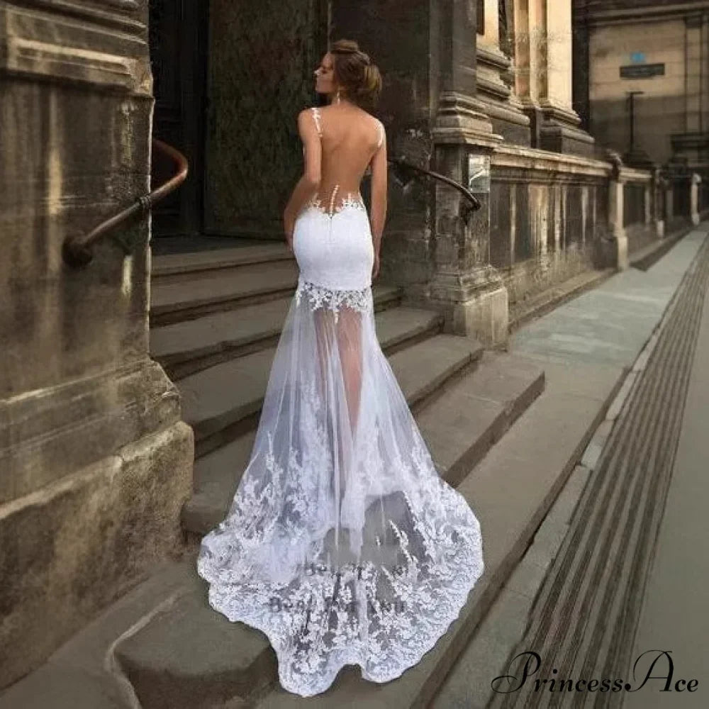 Low-cut Sleeveless Lace Bridal Gown