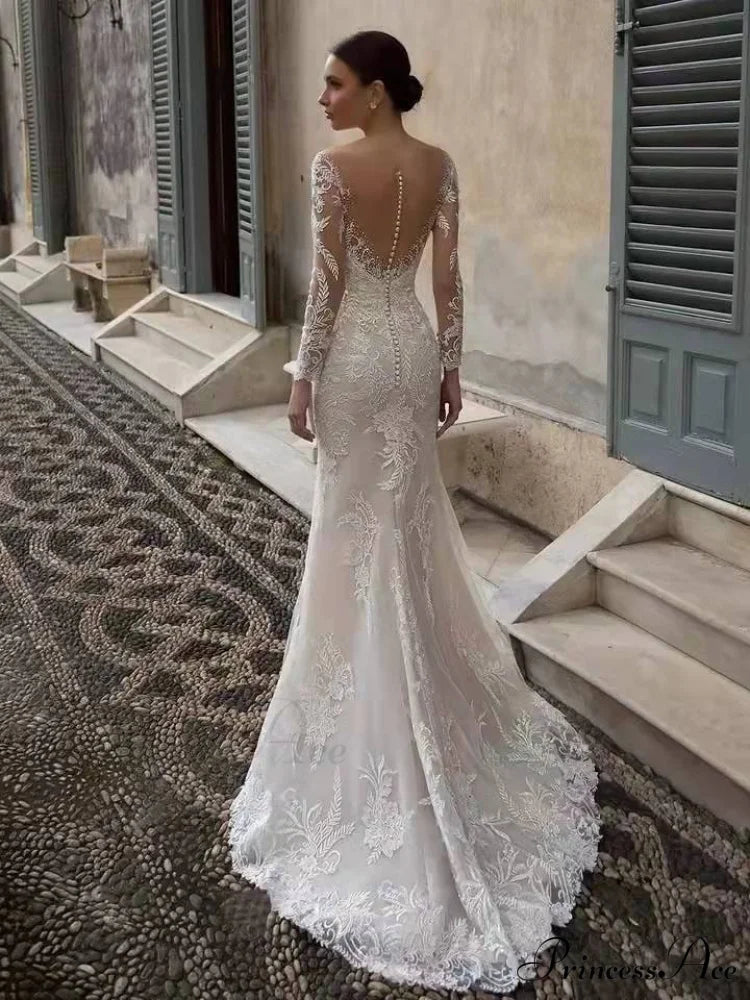 Low-cut V-Neck Extended Sleeve Marriage Gown