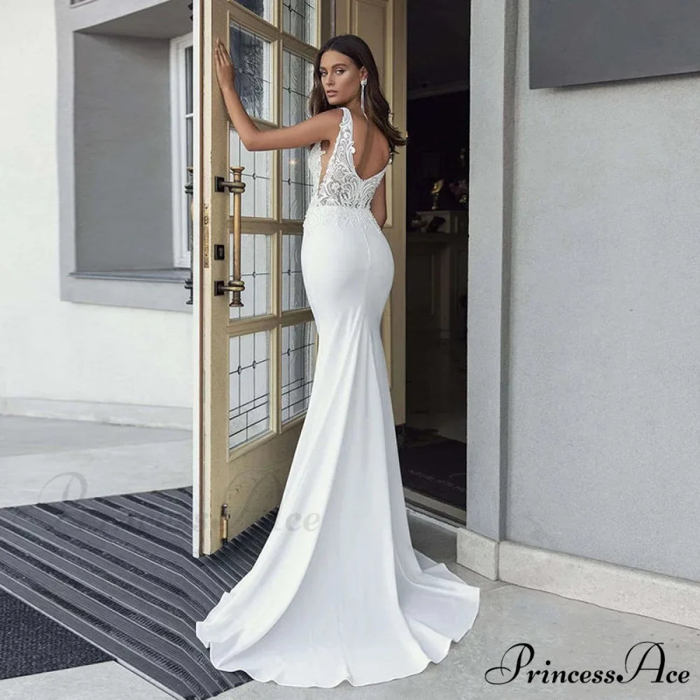 Low-cut V-Neck Mermaid Bridal Gown