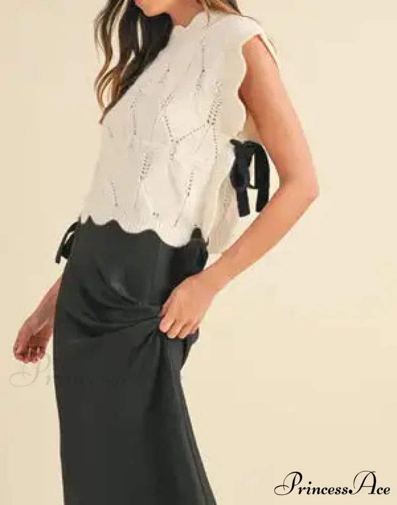 Monochrome Scalloped Edging Cozy Jumper