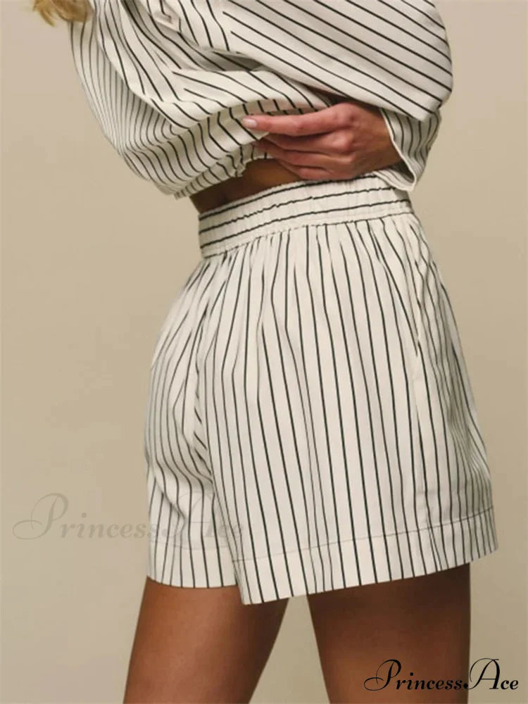 Patterned Button Wide Leg Short