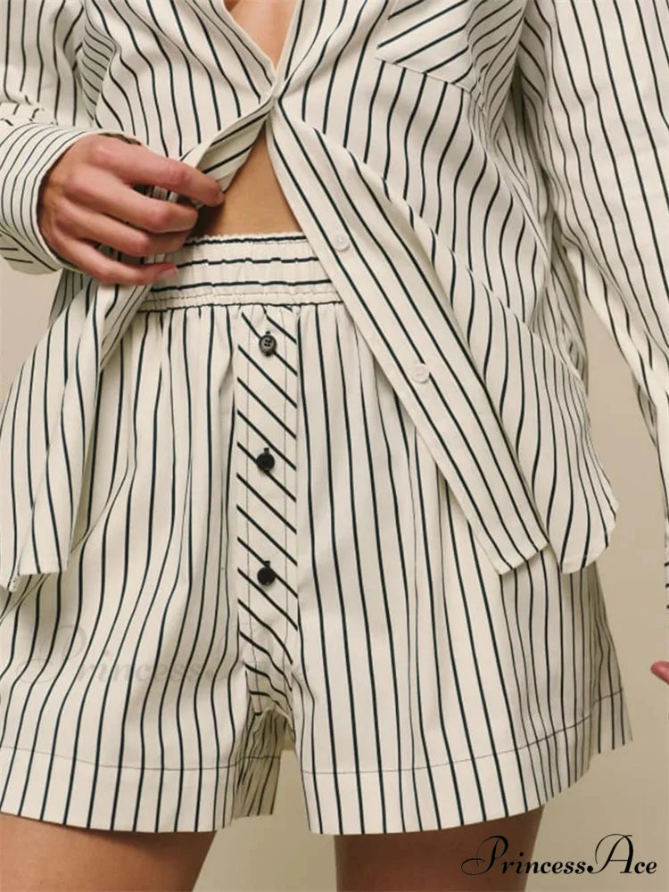 Patterned Button Wide Leg Short