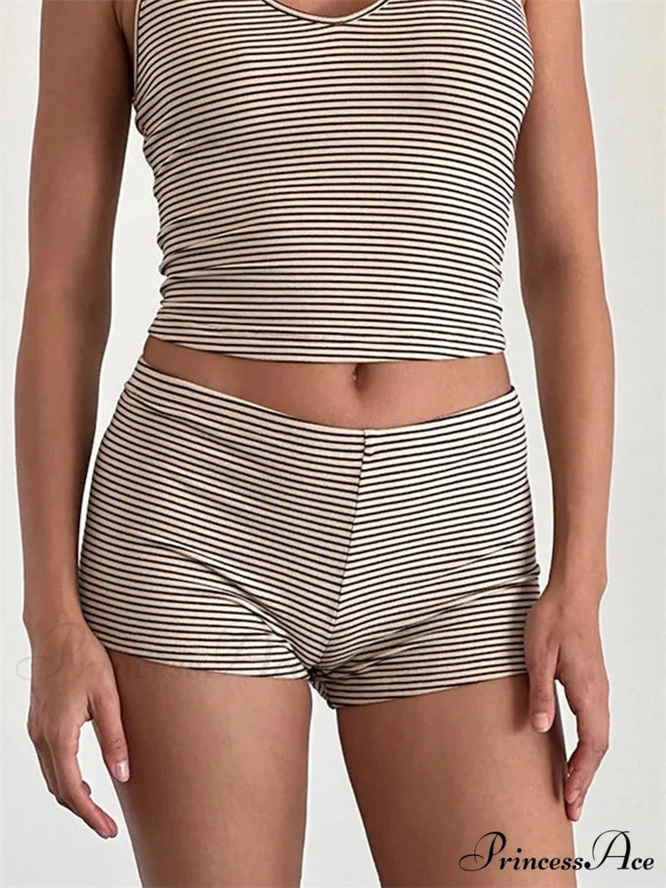 Patterned Trim Fit Relaxation Short