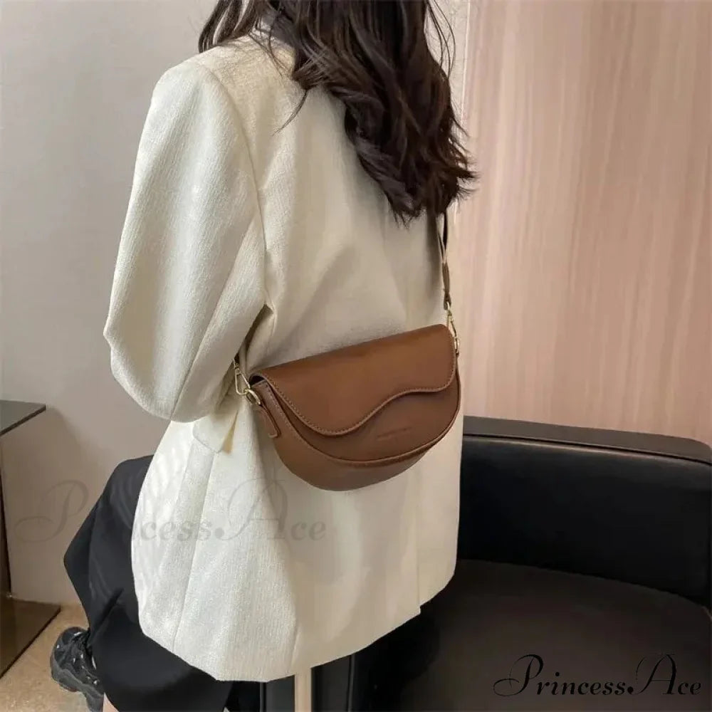 Retro Flap Petite Saddle Crossbody
