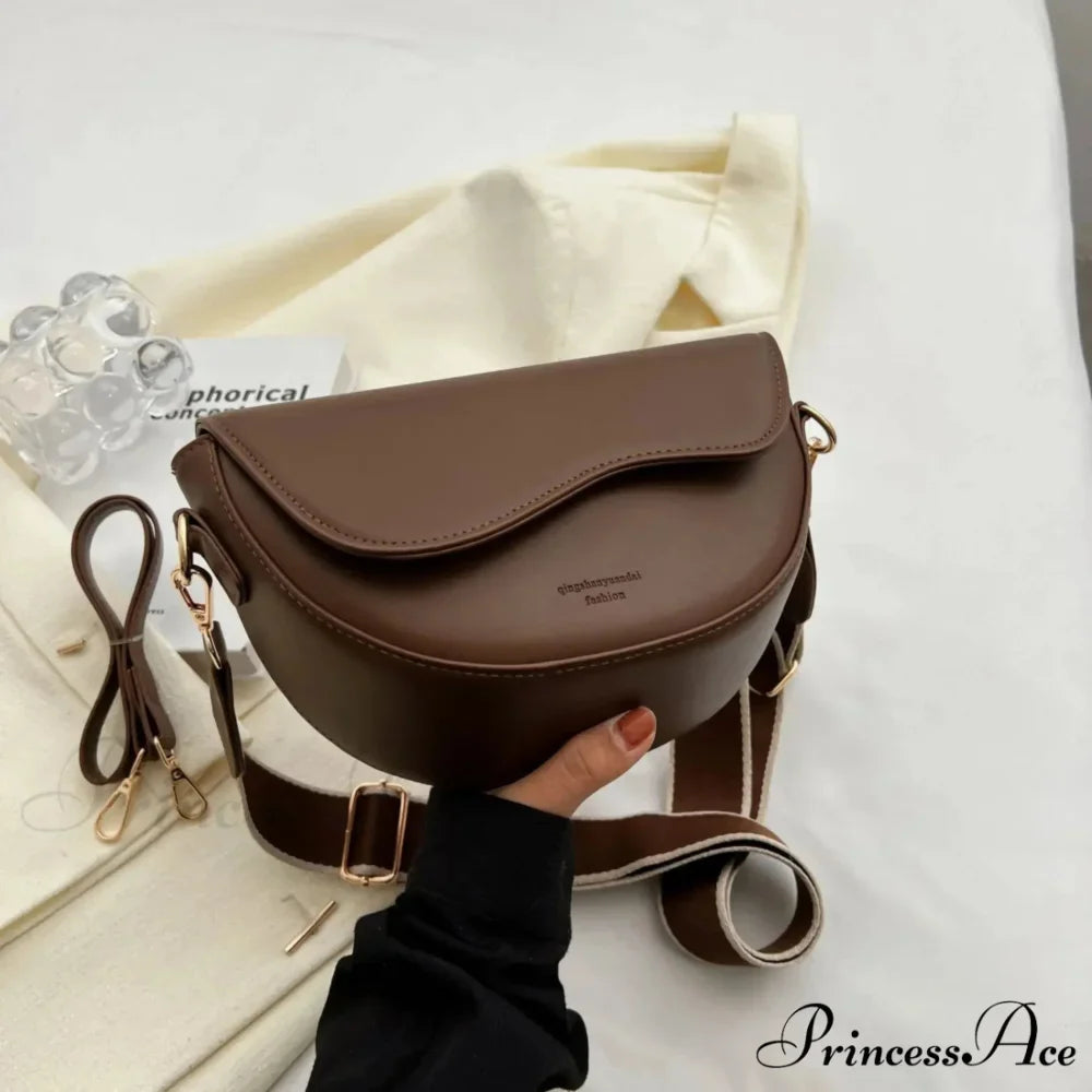 Retro Flap Petite Saddle Crossbody