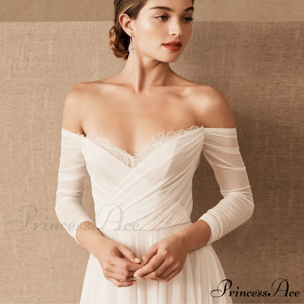 Retro Off-The-Shoulder Outdoor Wedding Gown