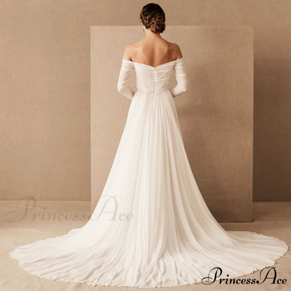 Retro Off-The-Shoulder Outdoor Wedding Gown