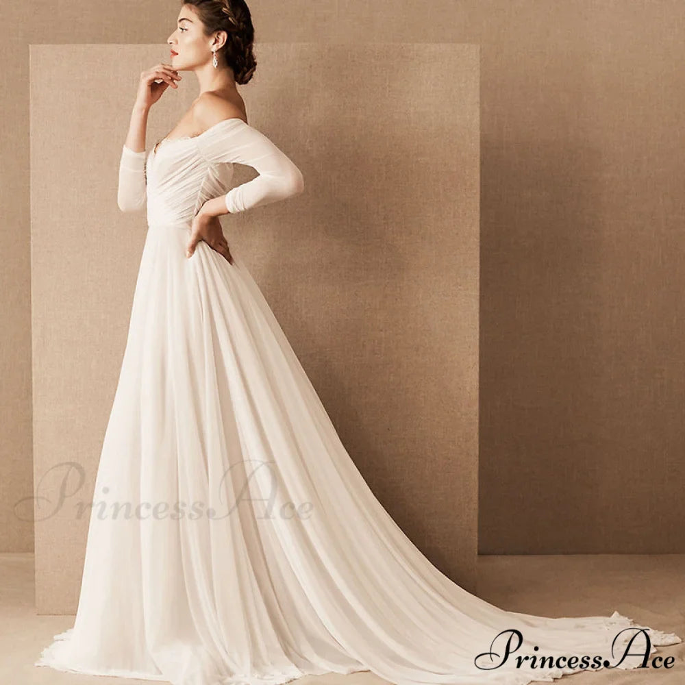 Retro Off-The-Shoulder Outdoor Wedding Gown
