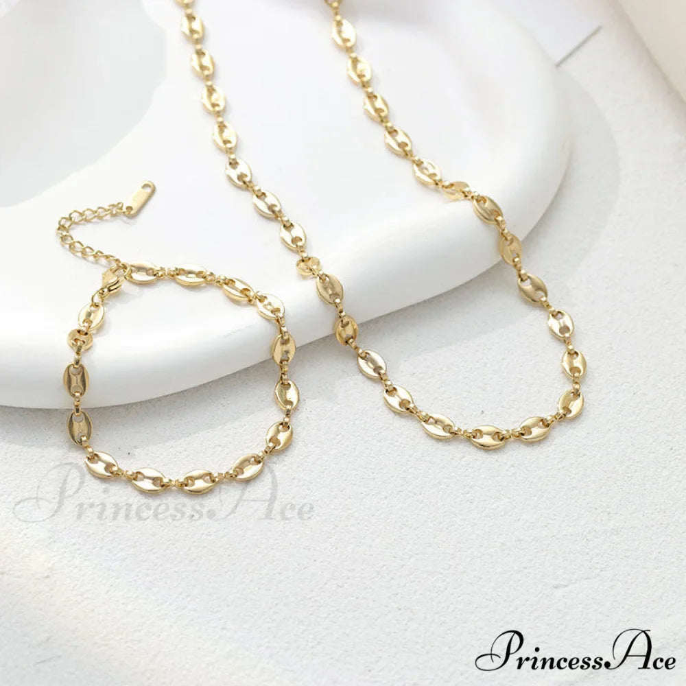 Retro Style Hollow Hot Circle Chain Necklace