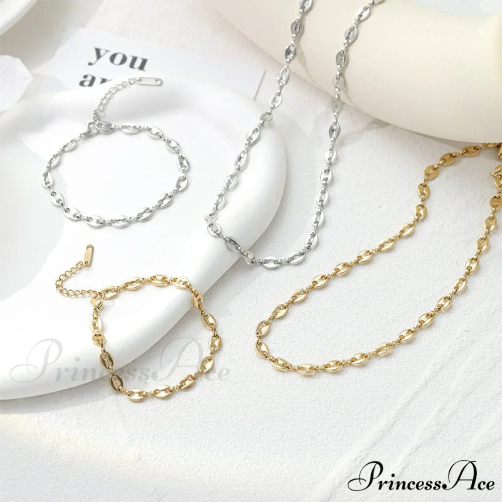 Retro Style Hollow Hot Circle Chain Necklace