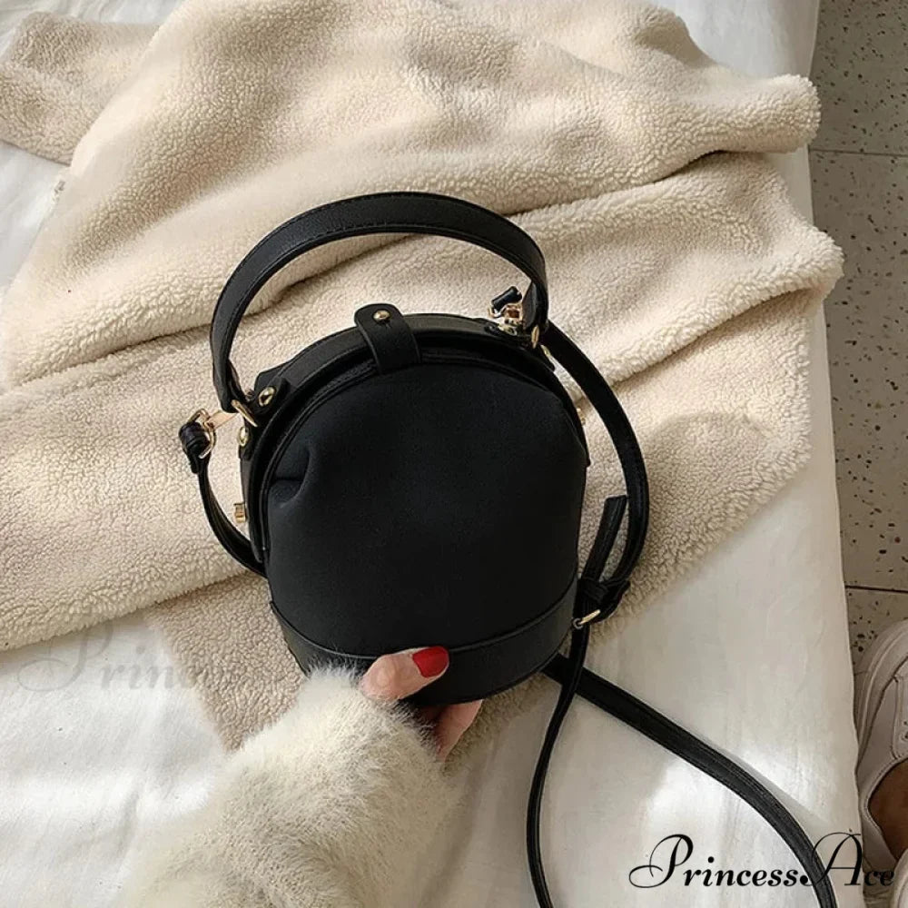 Retro Style Woman Bucket Shoulder Purse