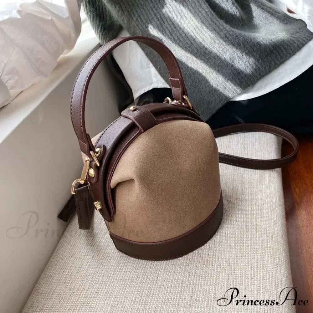 Retro Style Woman Bucket Shoulder Purse