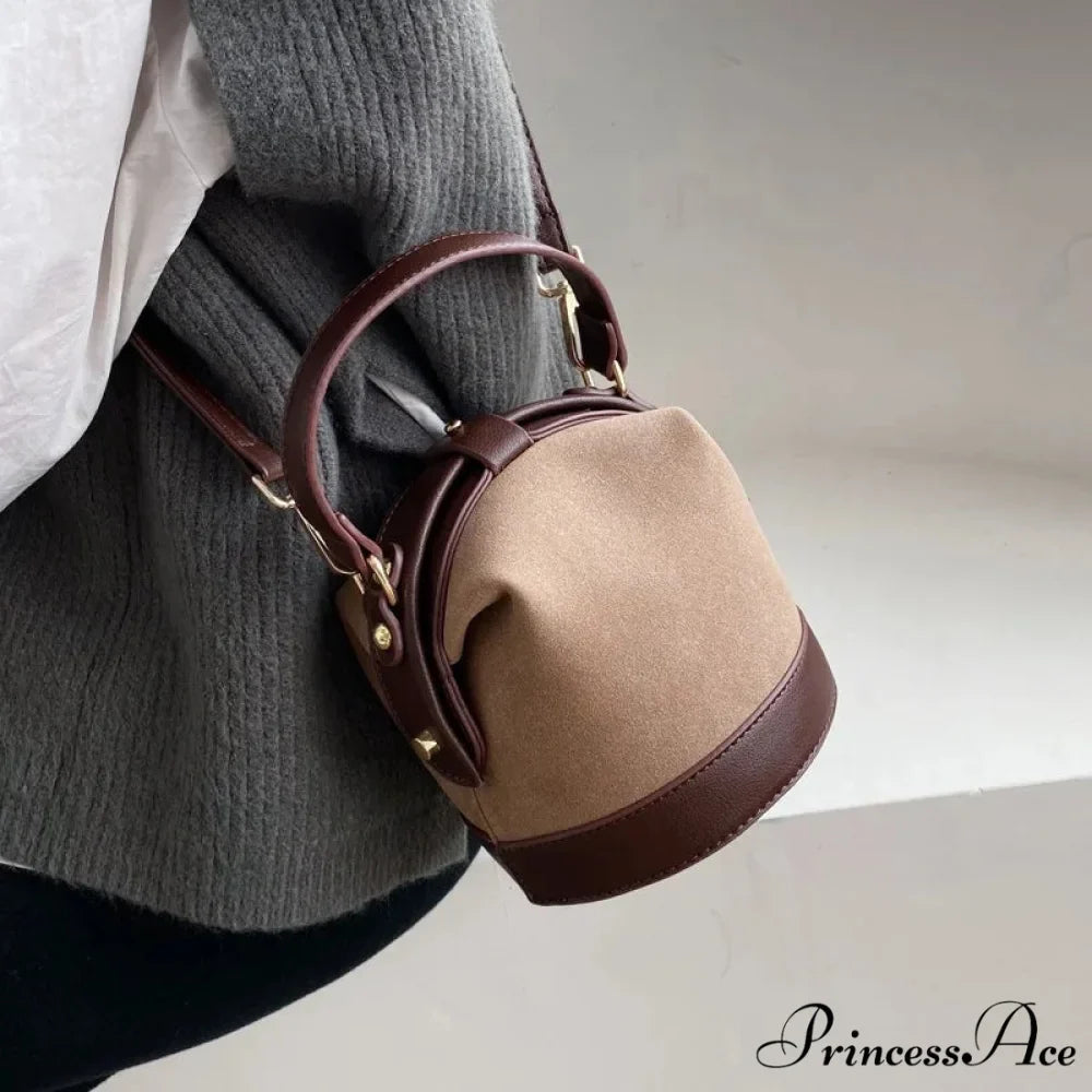 Retro Style Woman Bucket Shoulder Purse